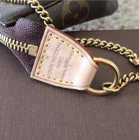 Louis Vuitton Mini Pouchette - Picture 2 of 10